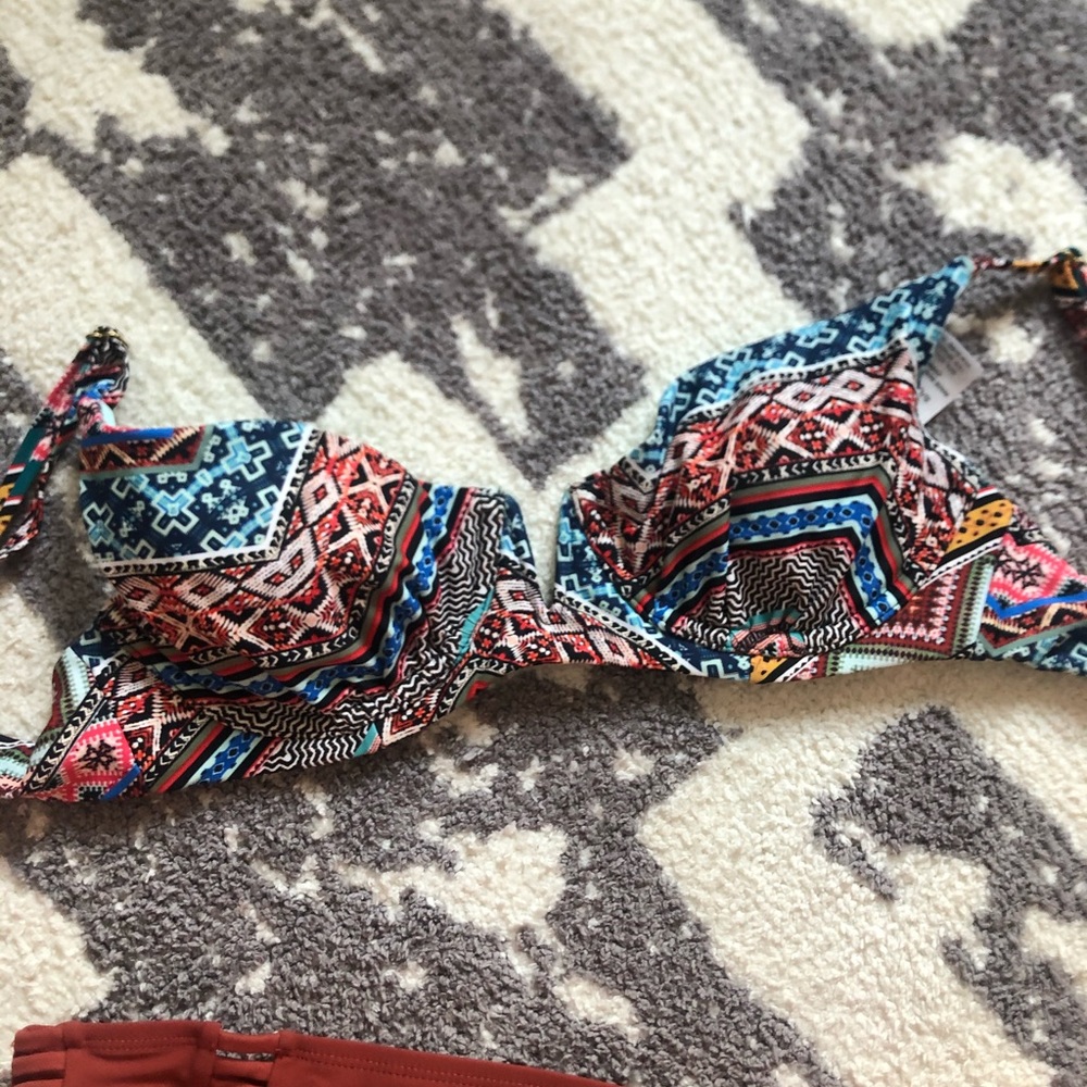 Swimsuit - Picture 2 of 4